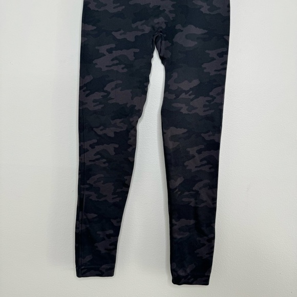 Spanx seamless camo print high waisted legging small - Picture 3 of 5